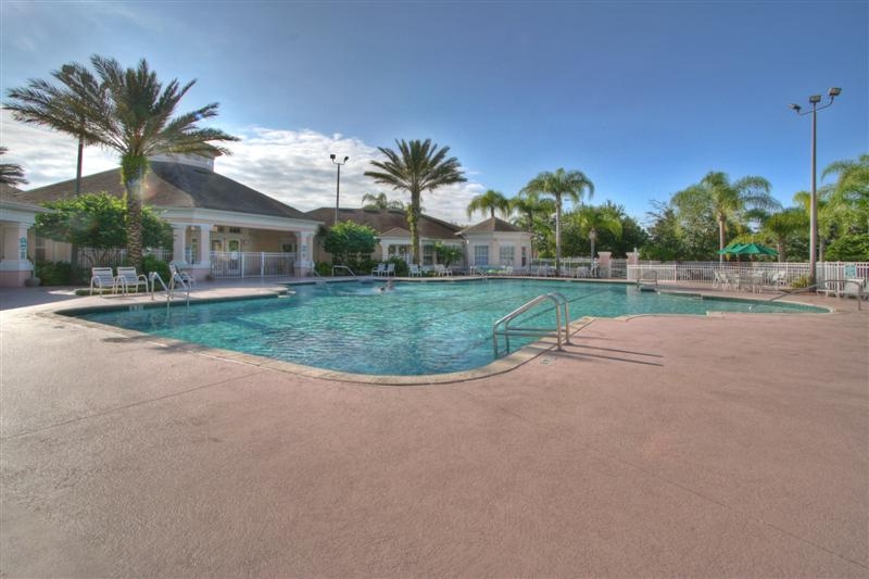 Windsor Palms Resort community pool, spa and kids paddling pool.
